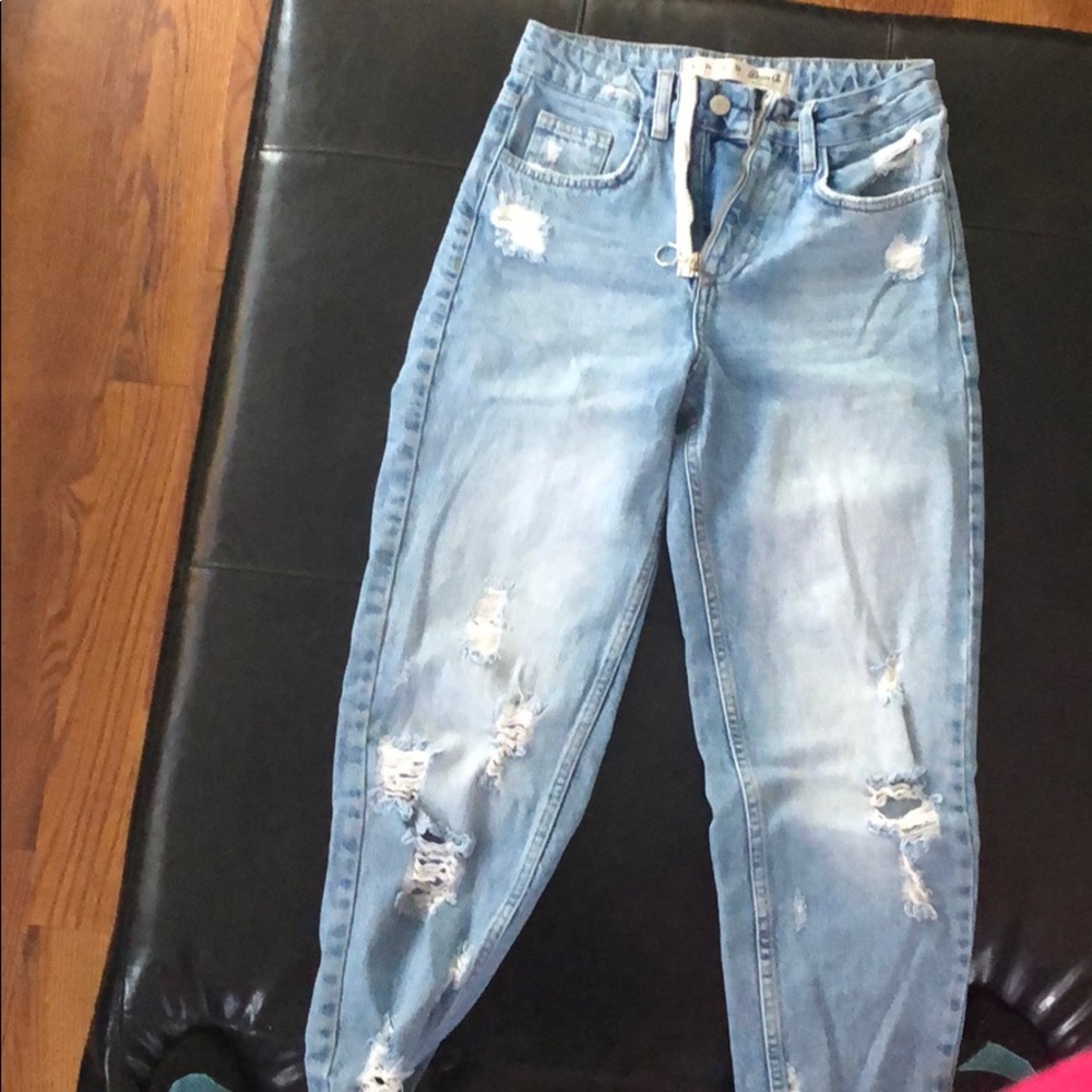 Distressed hi waisted boyfriend/mom jeans